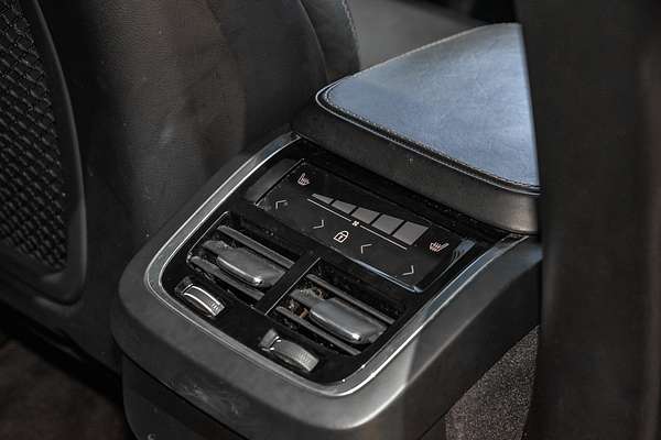 2020 Volvo XC90 T6 R-Design