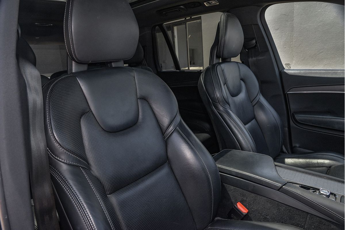 2020 Volvo XC90 T6 R-Design