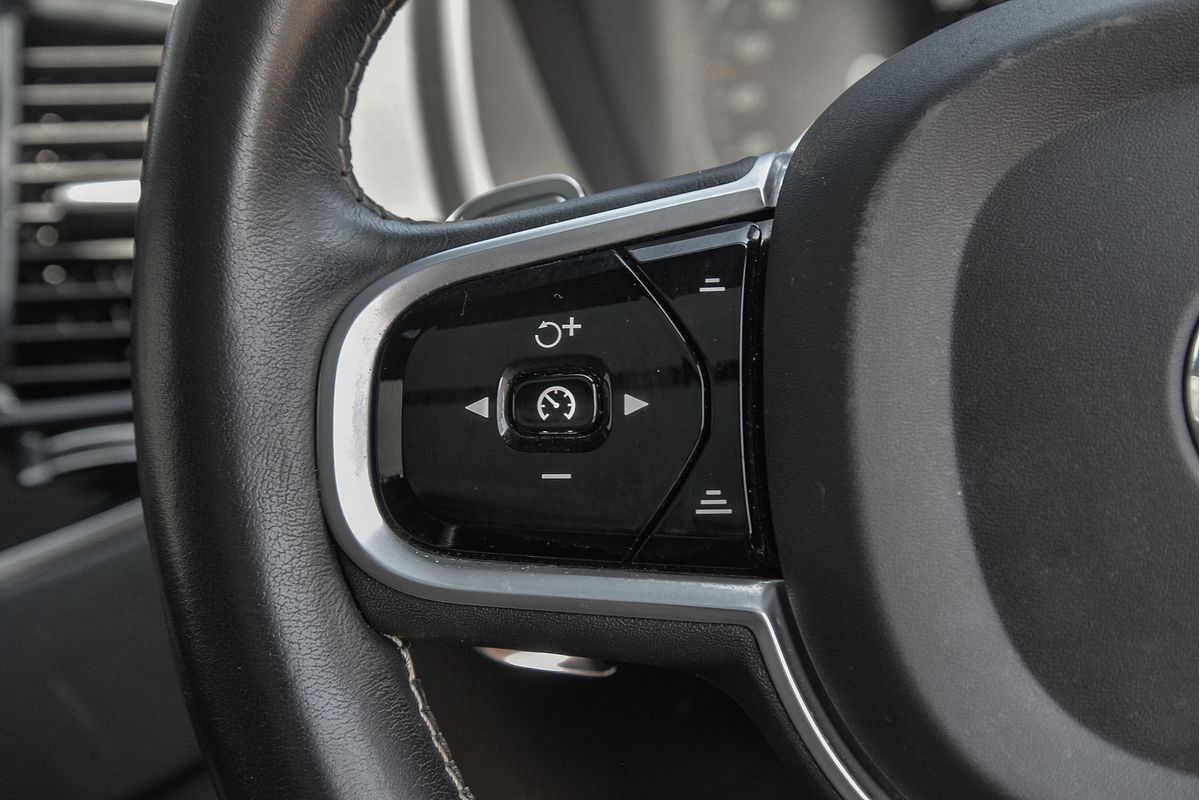 2020 Volvo XC90 T6 R-Design