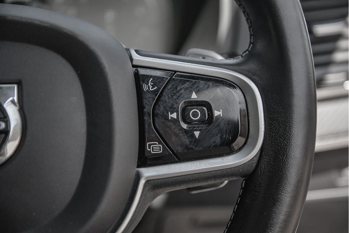 2020 Volvo XC90 T6 R-Design