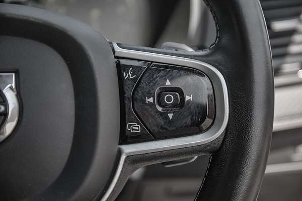 2020 Volvo XC90 T6 R-Design