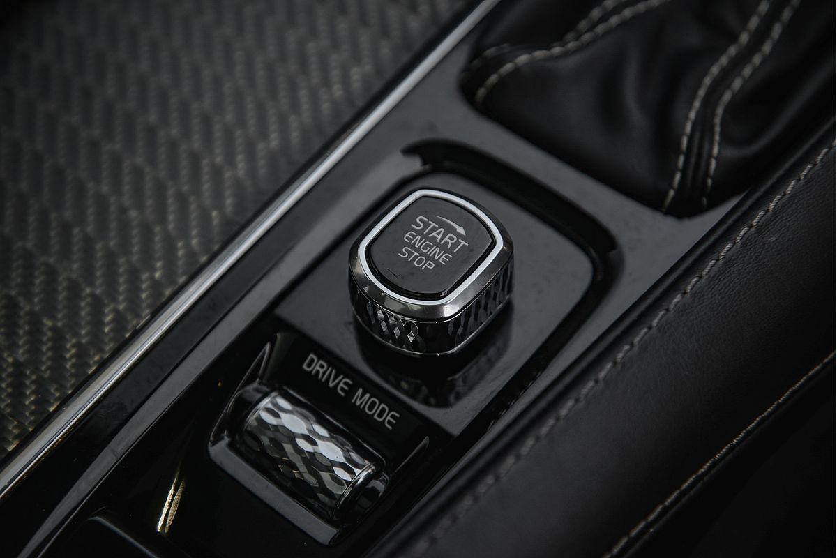 2020 Volvo XC90 T6 R-Design