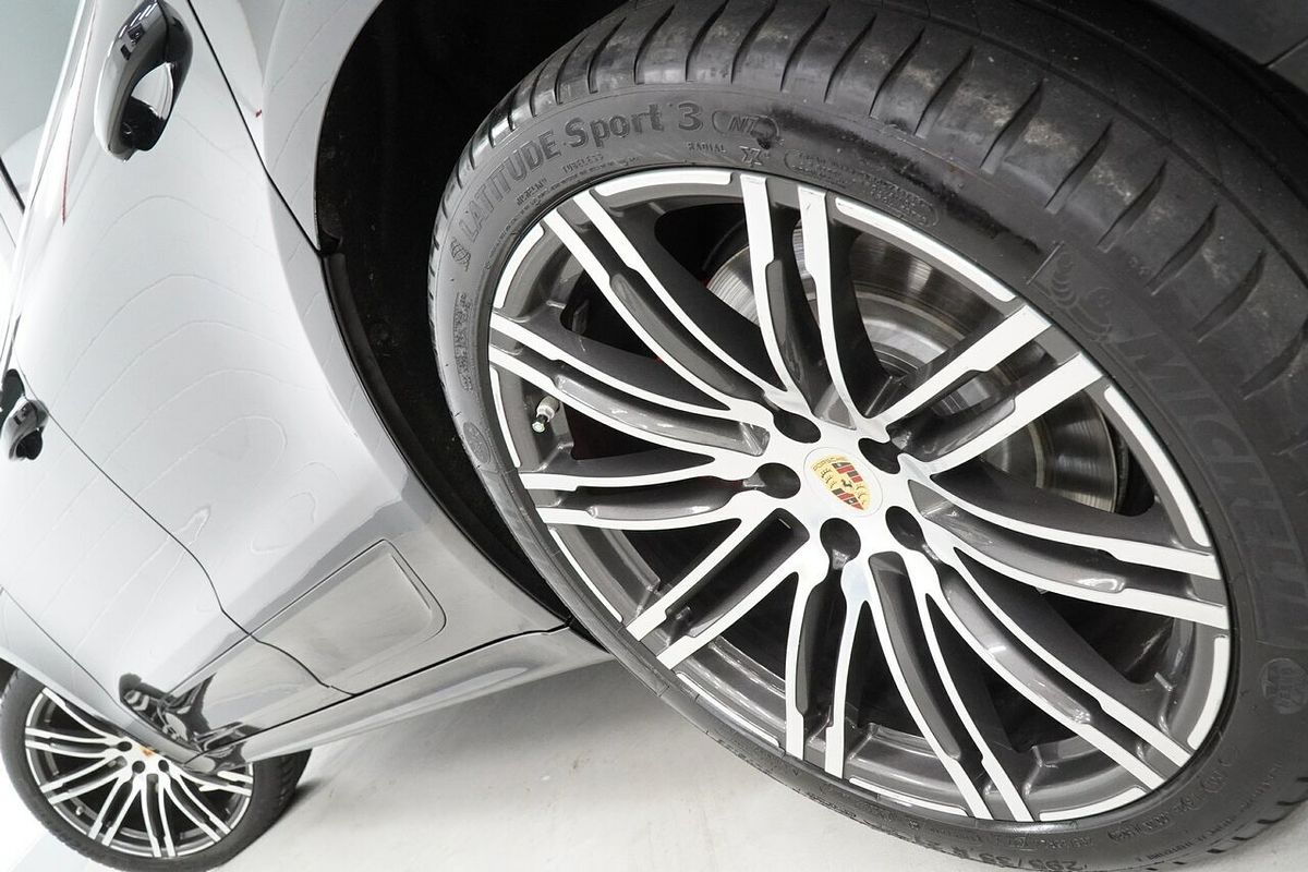 2015 Porsche Macan Turbo 95B