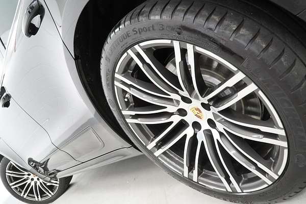 2015 Porsche Macan Turbo 95B