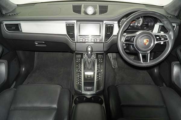 2015 Porsche Macan Turbo 95B