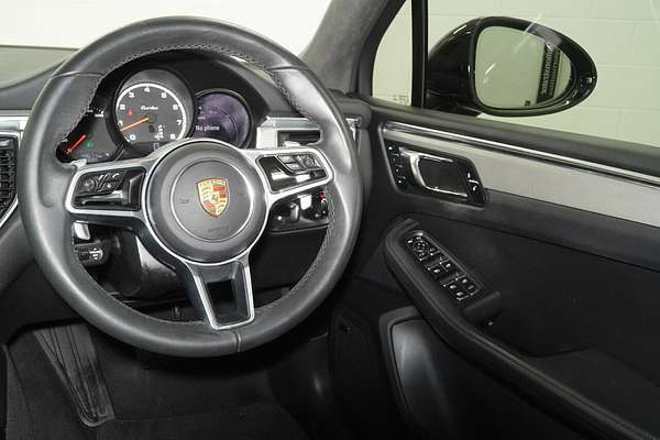 2015 Porsche Macan Turbo 95B