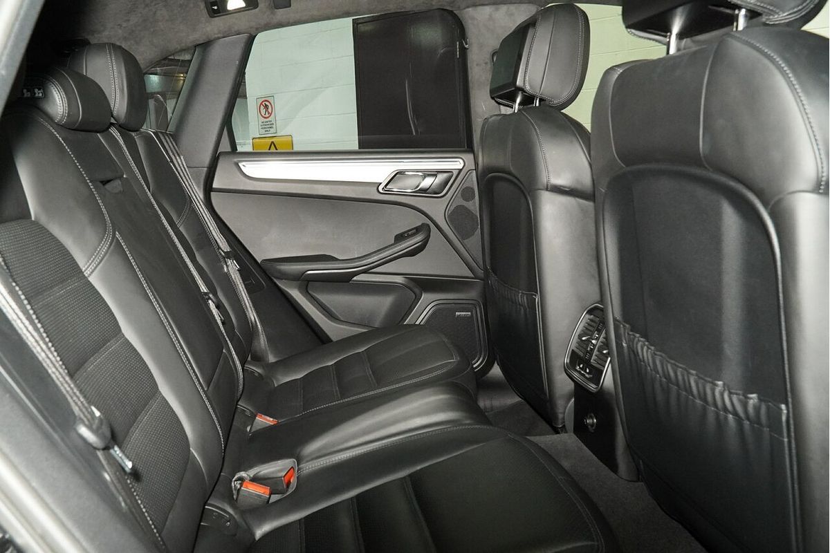 2015 Porsche Macan Turbo 95B