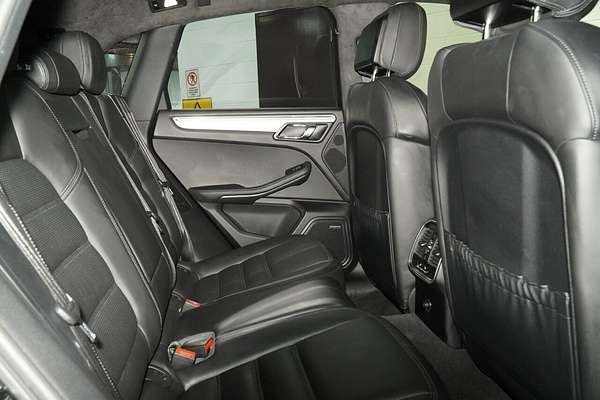 2015 Porsche Macan Turbo 95B