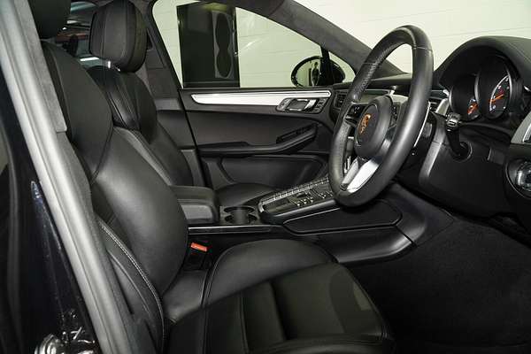 2015 Porsche Macan Turbo 95B