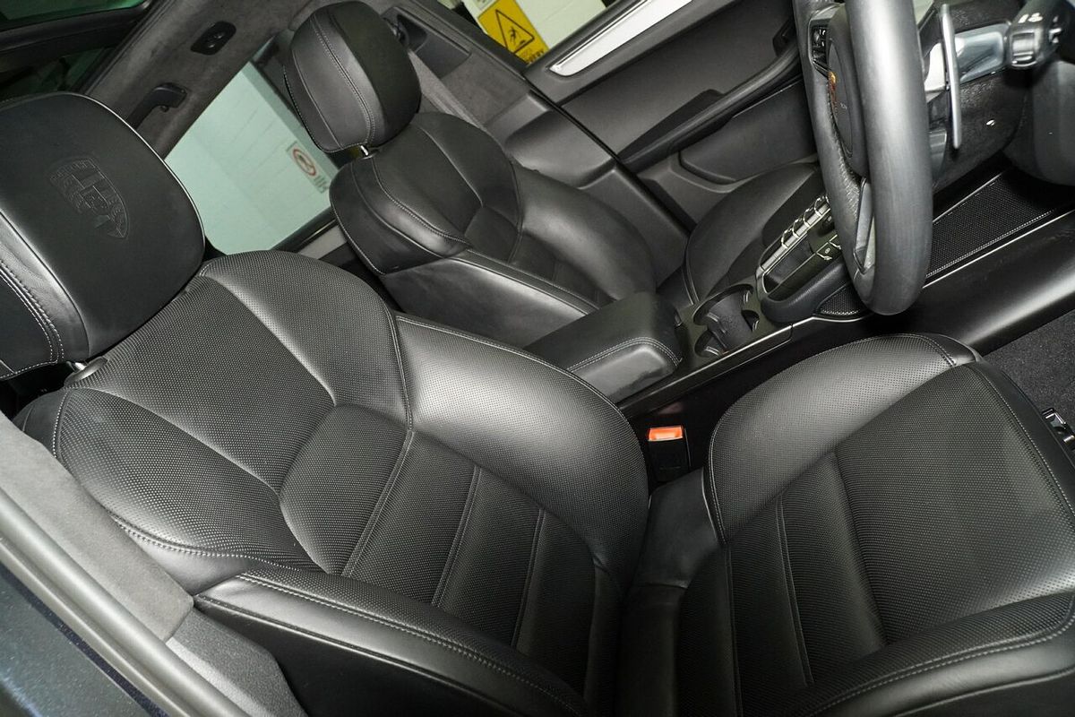 2015 Porsche Macan Turbo 95B