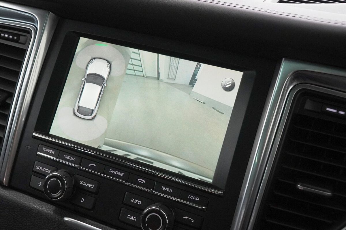 2015 Porsche Macan Turbo 95B