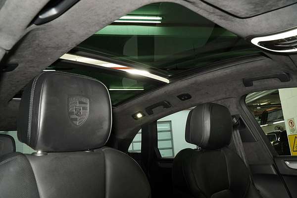 2015 Porsche Macan Turbo 95B