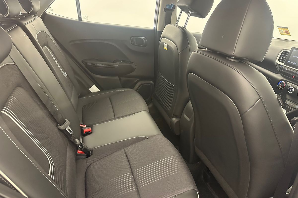 2025 Hyundai Venue Active QX.V5