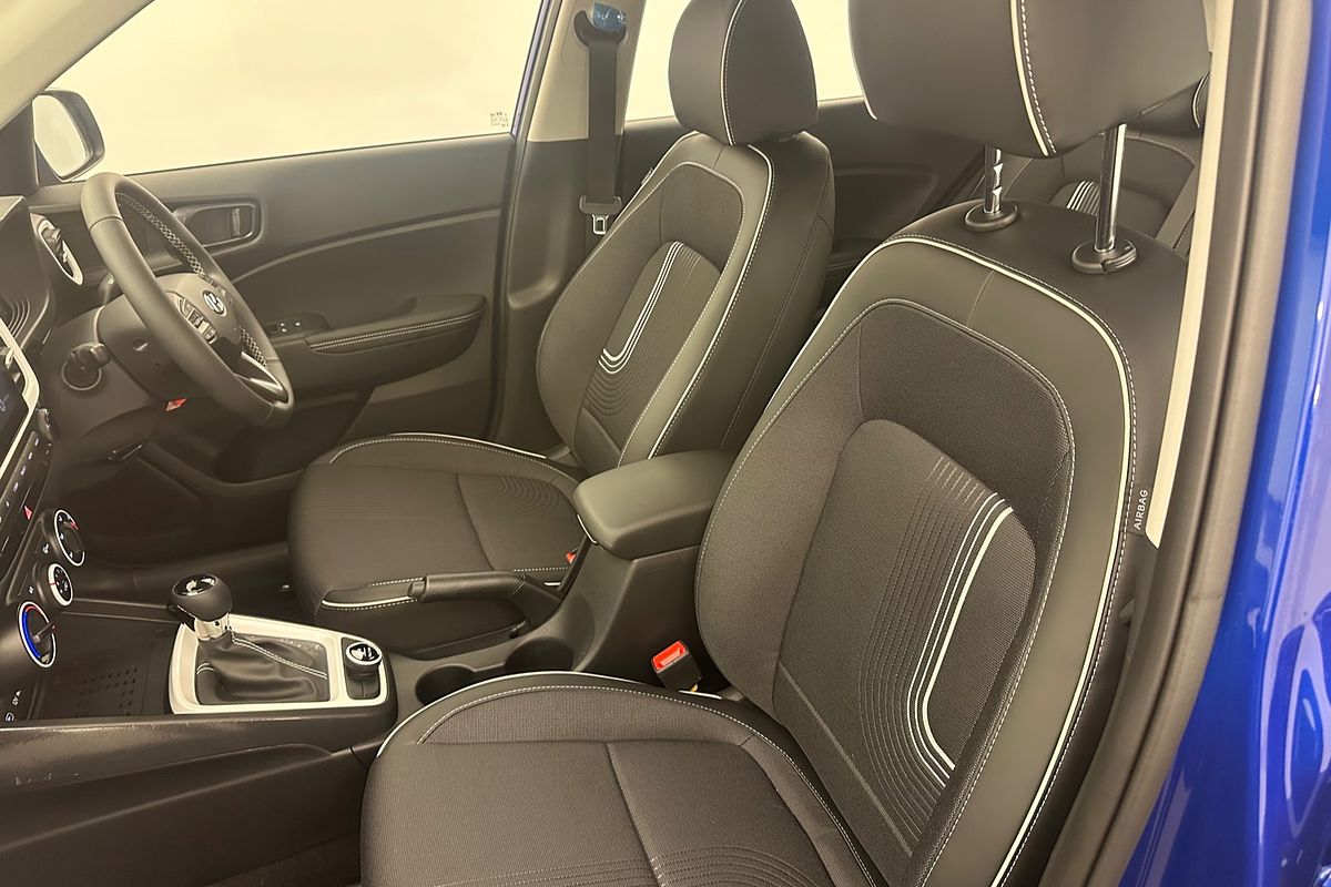 2025 Hyundai Venue Active QX.V5