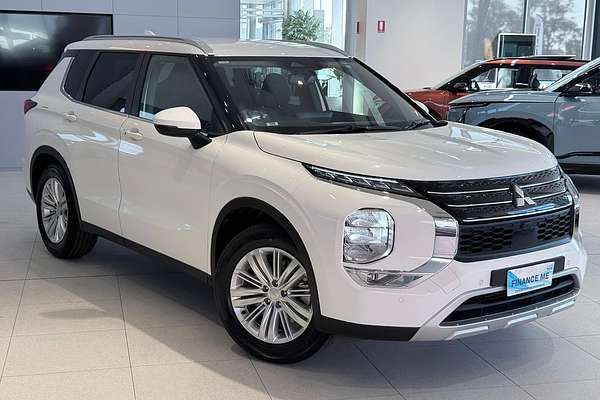 2024 Mitsubishi Outlander LS ZM