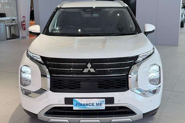 2024 Mitsubishi Outlander LS ZM