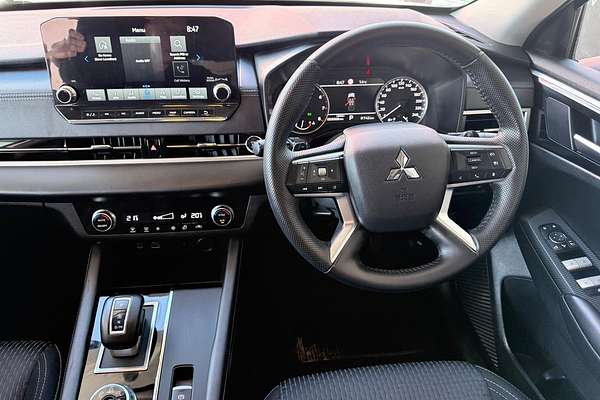 2024 Mitsubishi Outlander LS ZM