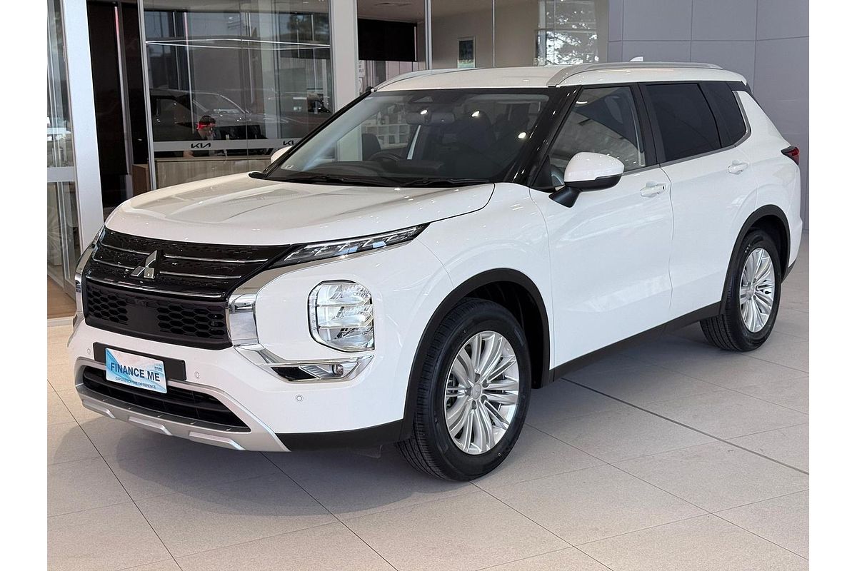 2024 Mitsubishi Outlander LS ZM