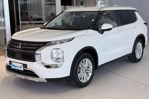 2024 Mitsubishi Outlander LS ZM