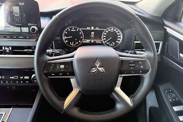 2024 Mitsubishi Outlander LS ZM