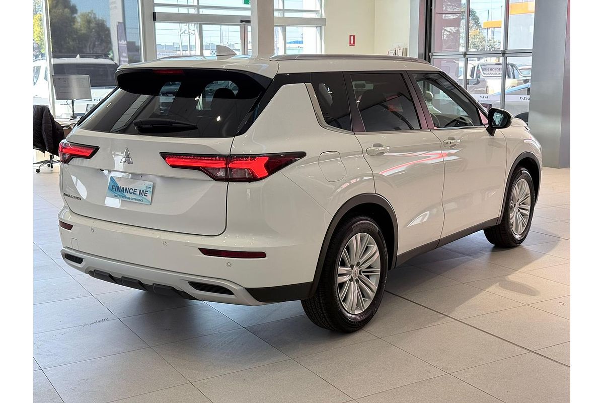 2024 Mitsubishi Outlander LS ZM