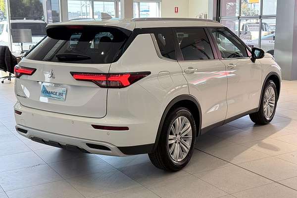 2024 Mitsubishi Outlander LS ZM