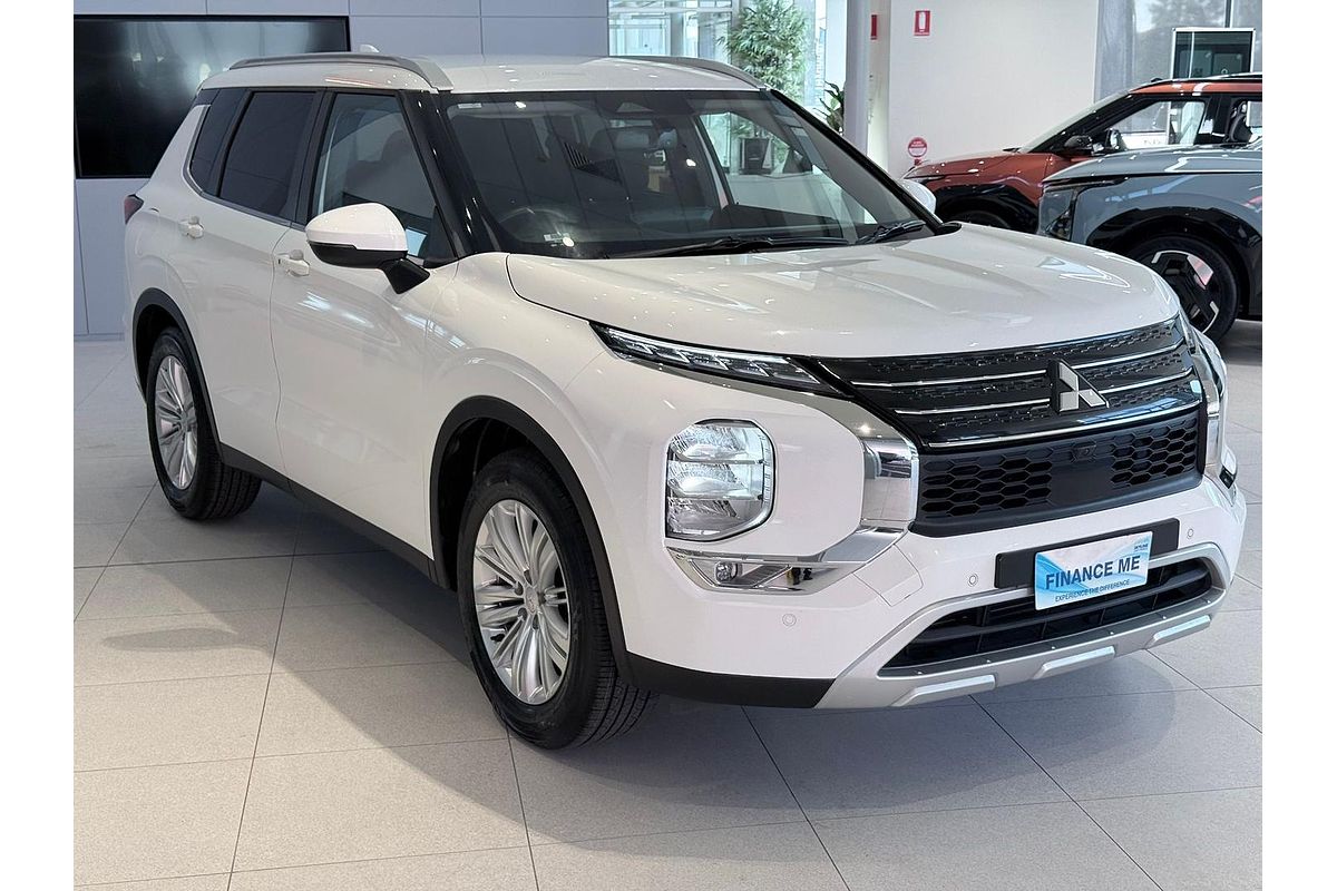 2024 Mitsubishi Outlander LS ZM