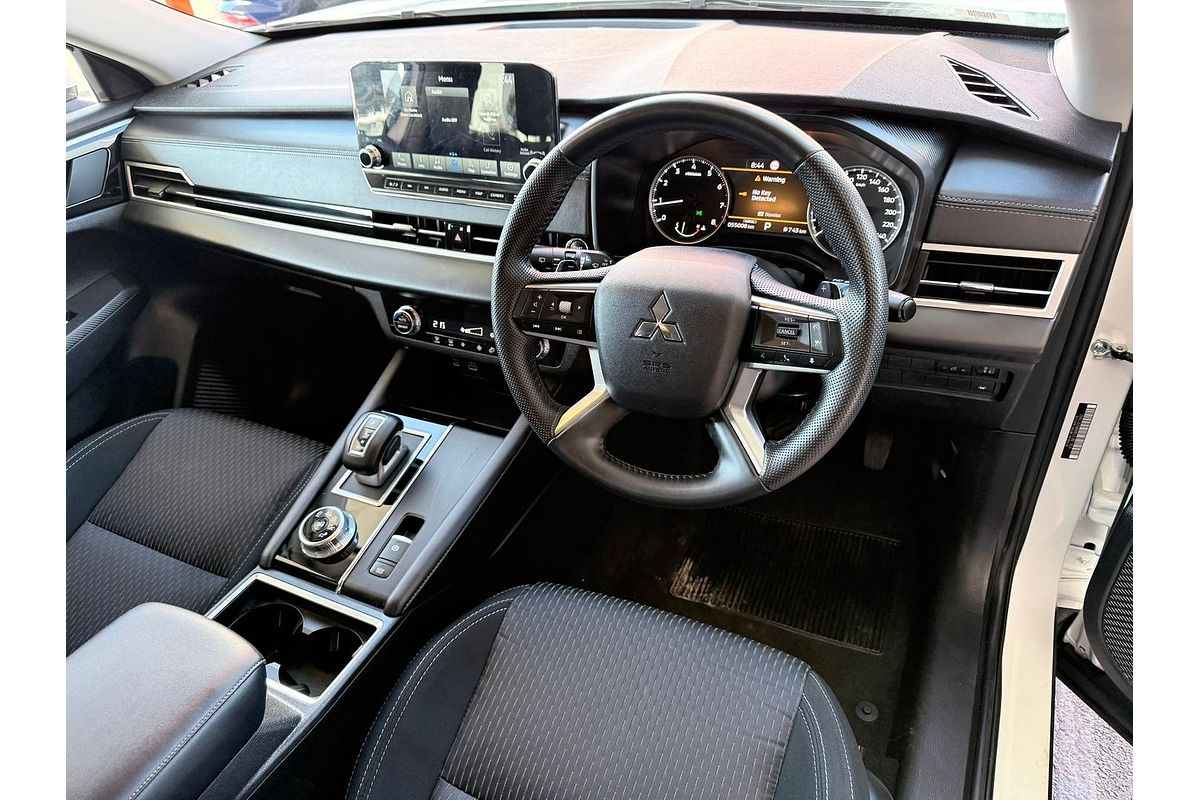 2024 Mitsubishi Outlander LS ZM