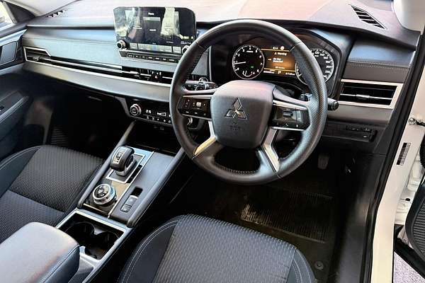 2024 Mitsubishi Outlander LS ZM