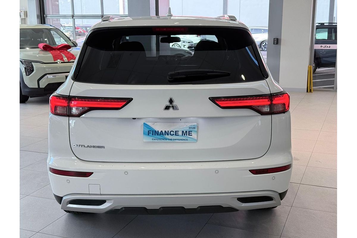 2024 Mitsubishi Outlander LS ZM