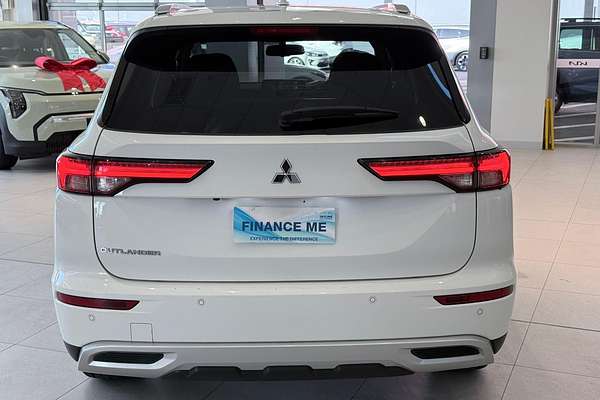 2024 Mitsubishi Outlander LS ZM