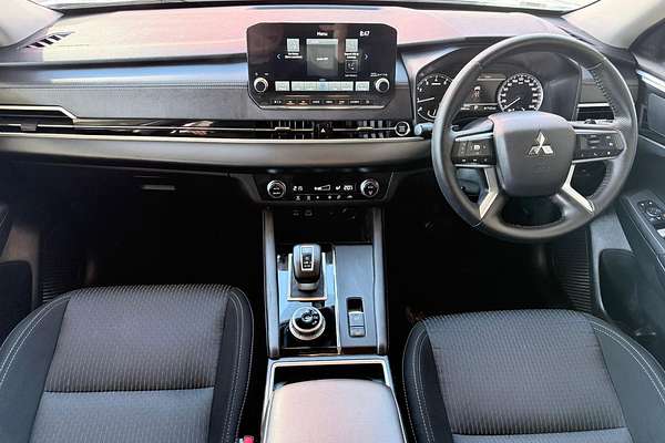 2024 Mitsubishi Outlander LS ZM