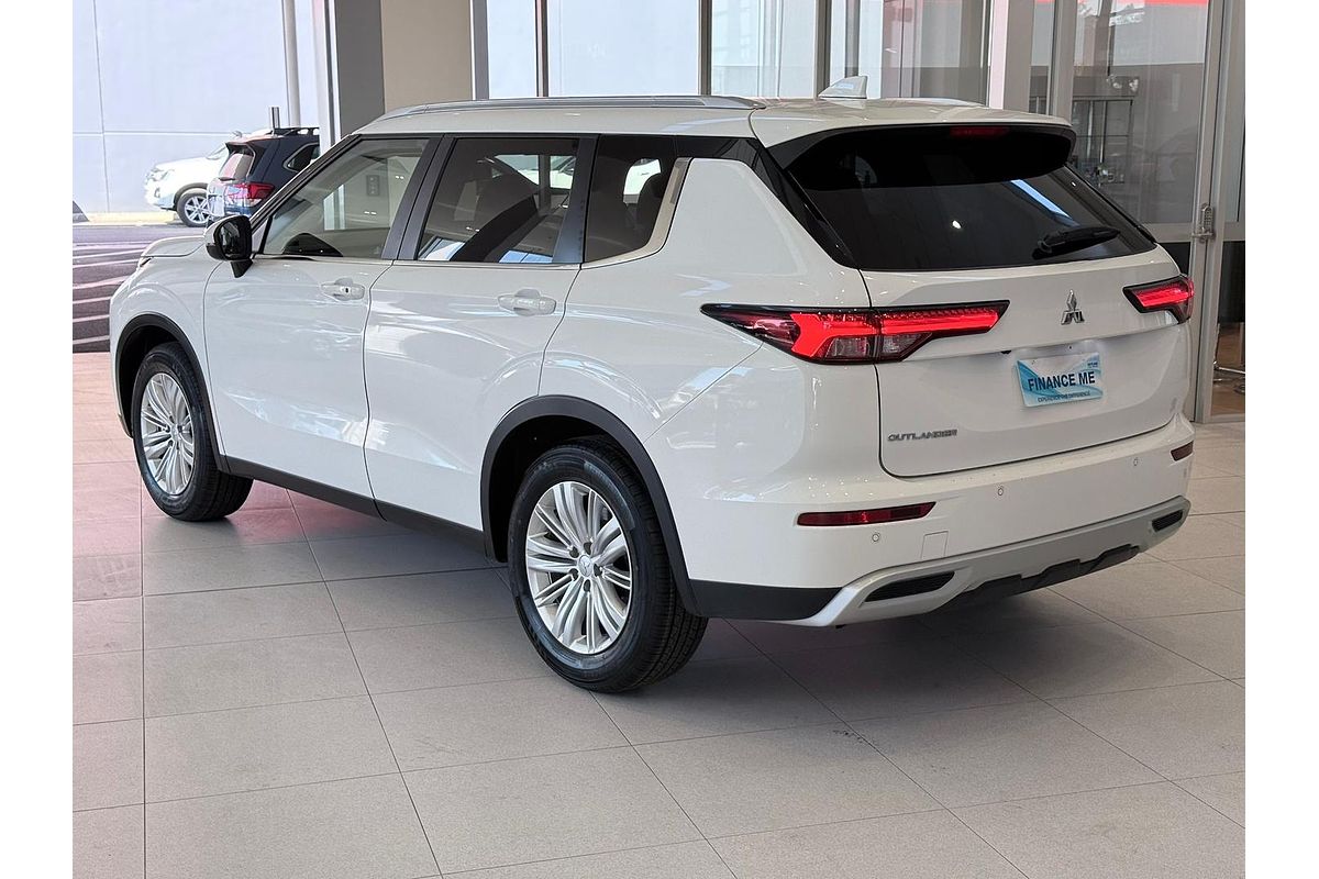 2024 Mitsubishi Outlander LS ZM