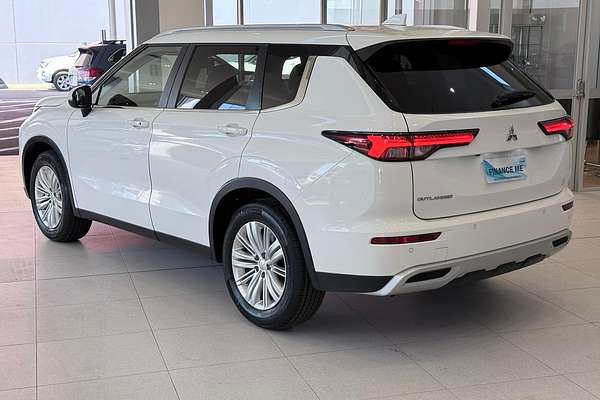 2024 Mitsubishi Outlander LS ZM