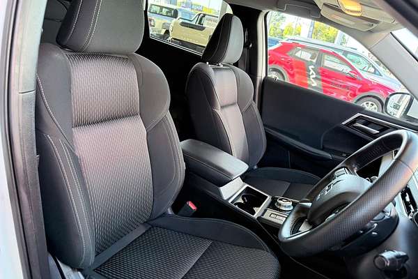 2024 Mitsubishi Outlander LS ZM