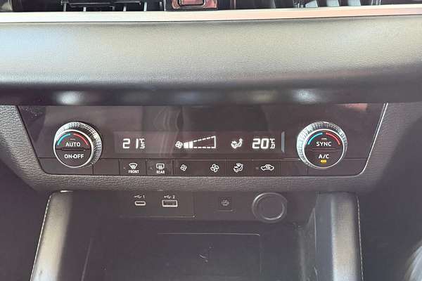 2024 Mitsubishi Outlander LS ZM