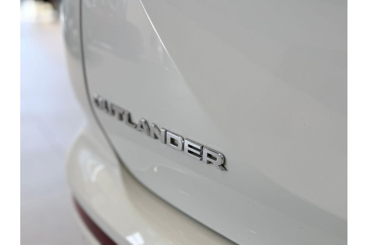 2024 Mitsubishi Outlander LS ZM