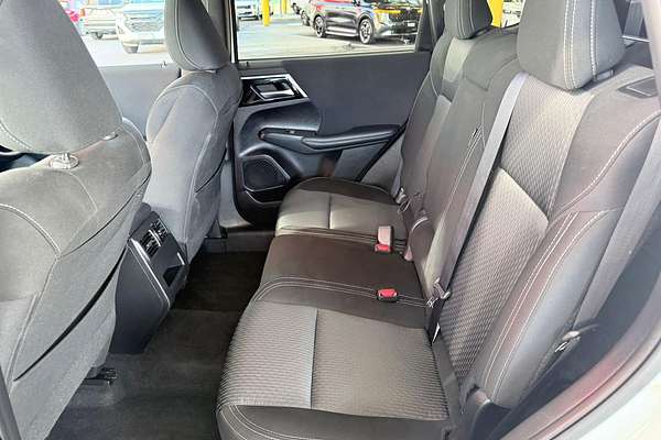 2024 Mitsubishi Outlander LS ZM