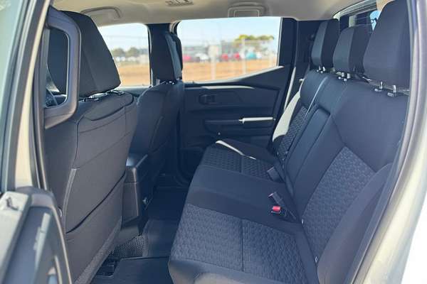 2024 Mitsubishi Triton GLX MV 4X4