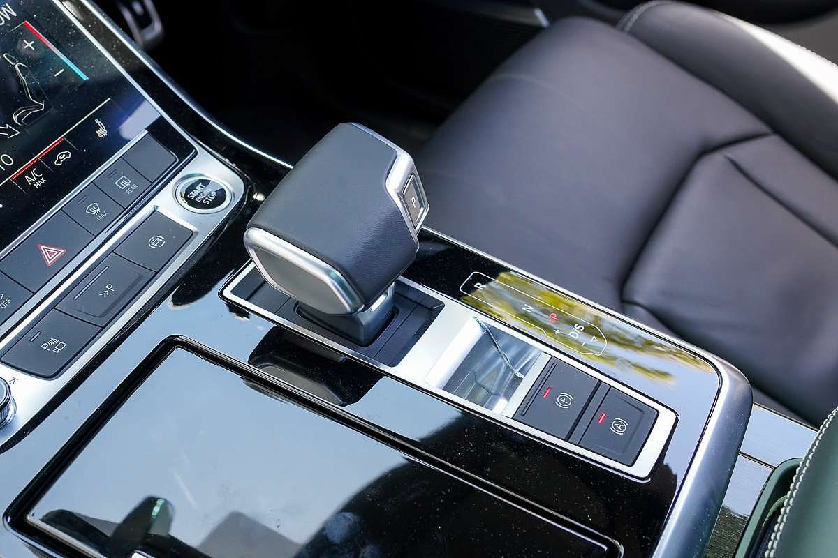 2024 Audi Q8 55 TFSI S line F1