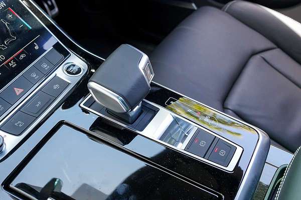 2024 Audi Q8 55 TFSI S line F1