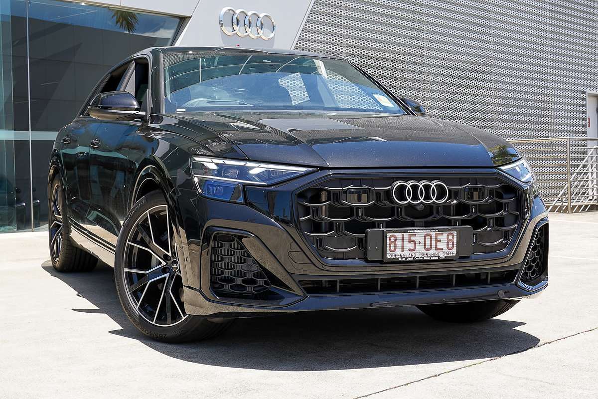 2024 Audi Q8 55 TFSI S line F1