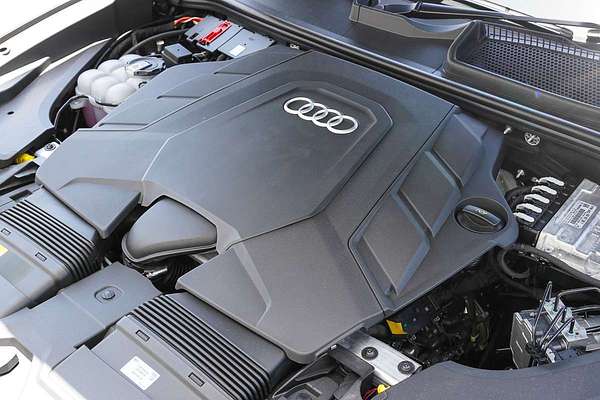 2024 Audi Q8 55 TFSI S line F1