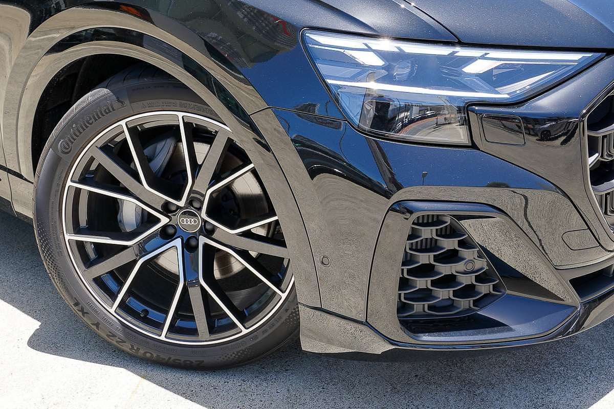 2024 Audi Q8 55 TFSI S line F1