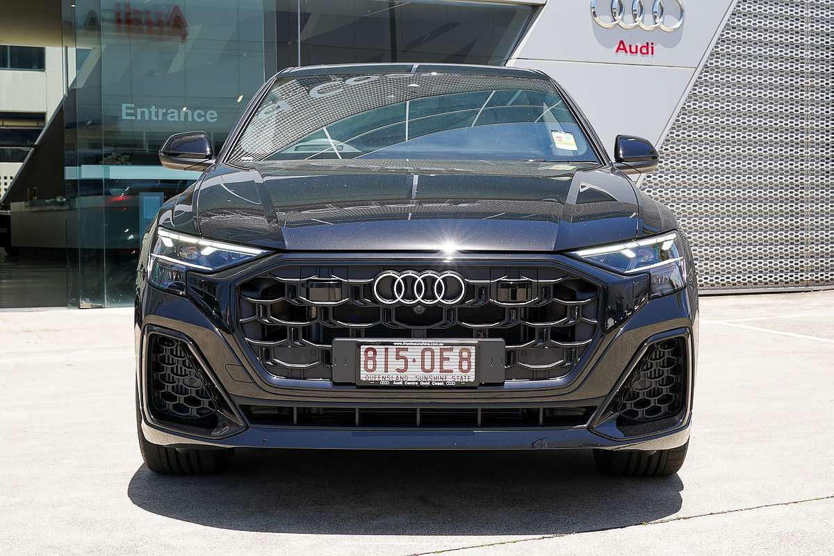 2024 Audi Q8 55 TFSI S line F1