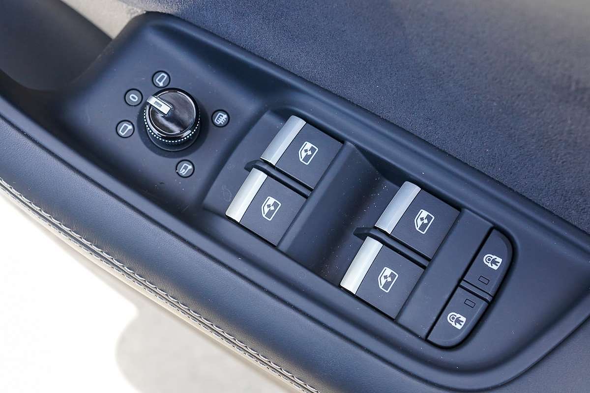 2024 Audi Q8 55 TFSI S line F1