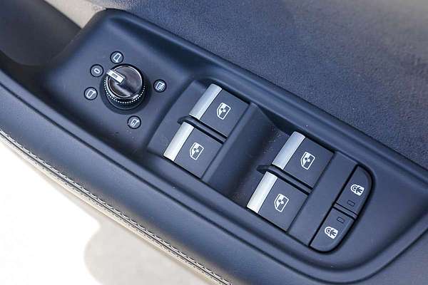 2024 Audi Q8 55 TFSI S line F1