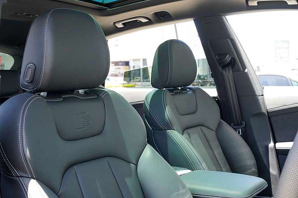 2024 Audi Q8 55 TFSI S line F1