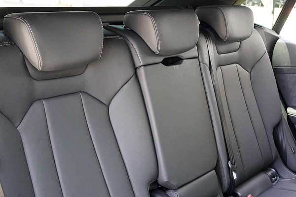 2024 Audi Q8 55 TFSI S line F1