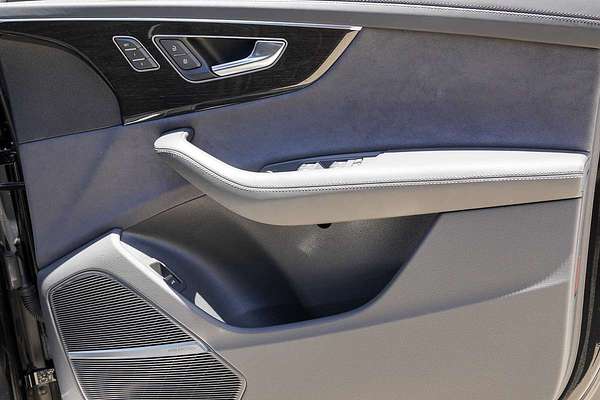 2024 Audi Q8 55 TFSI S line F1